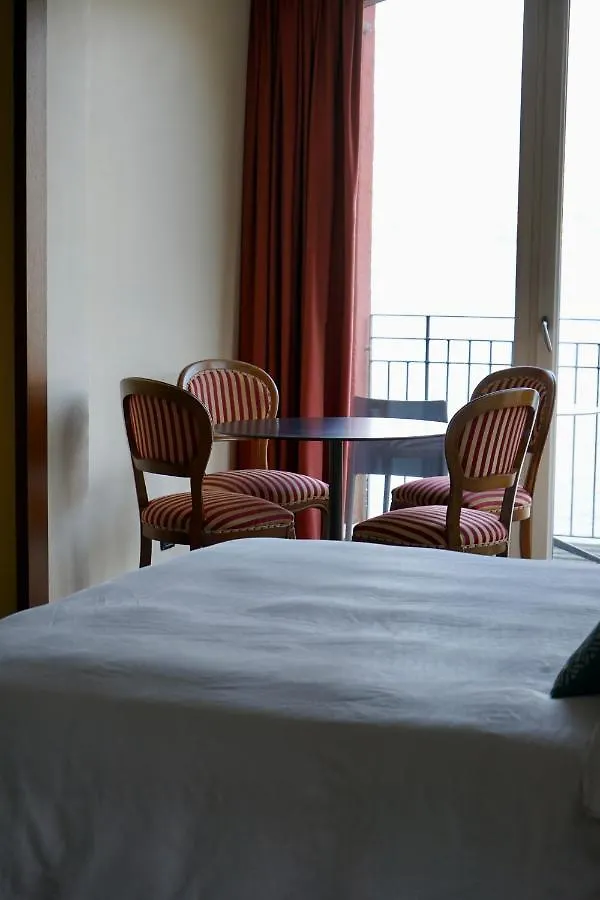 Il Porticciolo Hotel Laveno-Mombello 4*,
